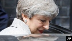 Thủ tướng Anh Theresa May vừa thoát khỏi một âm mưu tấn công khủng bố nhắm vào bà sau khi cơ quan mật vụ Anh bẻ gãy được kế hoạch này của 2 thành viên nhóm thánh chiến Hồi giáo.