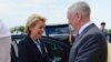 Bộ trưởng Quốc phòng Mỹ James Mattis tiếp Bộ trưởng Quốc phòng Đức Ursula von der Leyen tại Ngủ Giác Đài ngày 20/6/2018.